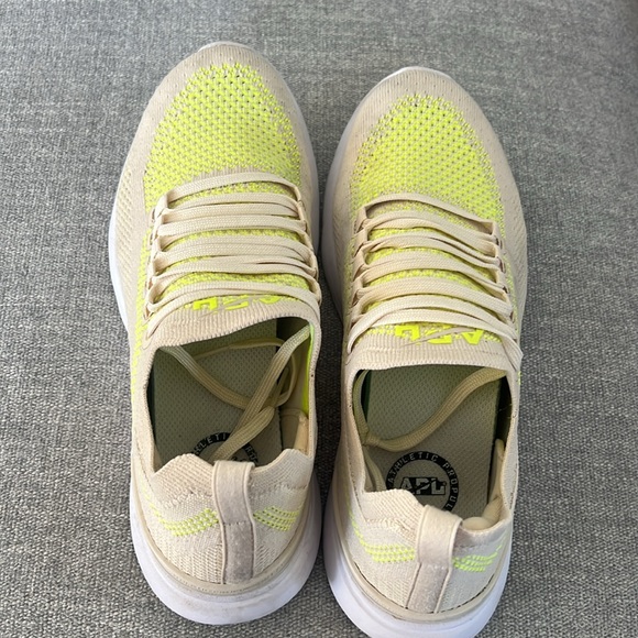 APL Knit Techloom Breeze Trainers
Sneakers Yellow - Picture 2 of 3